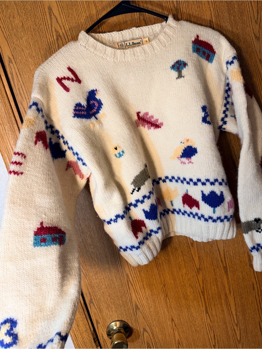 L.L. Bean Rare Vintage 1980s 100% Wool Farmhouse Motif Sweater - Picture 5 of 6